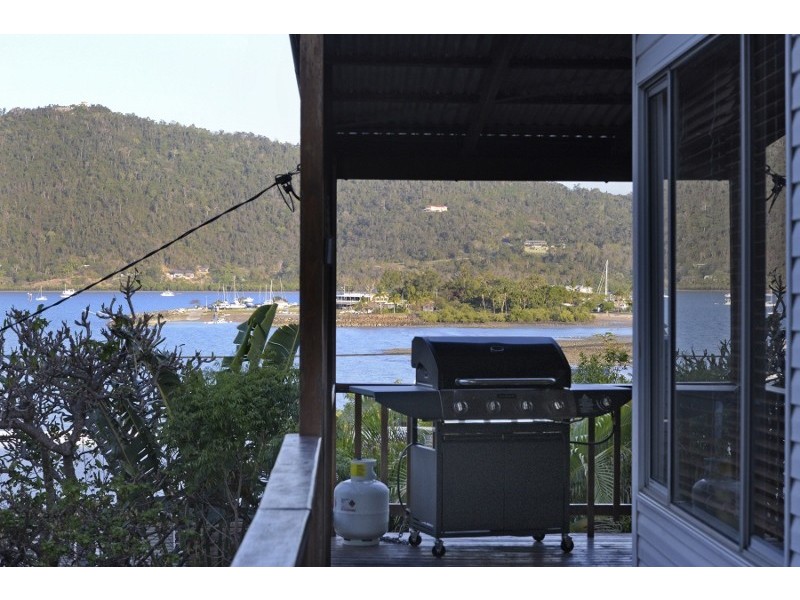 8 Hillcrest Avenue, Airlie Beach QLD 4802