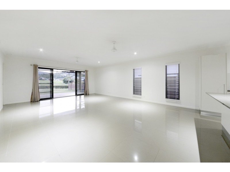 54 Abell Road, Cannonvale QLD 4802