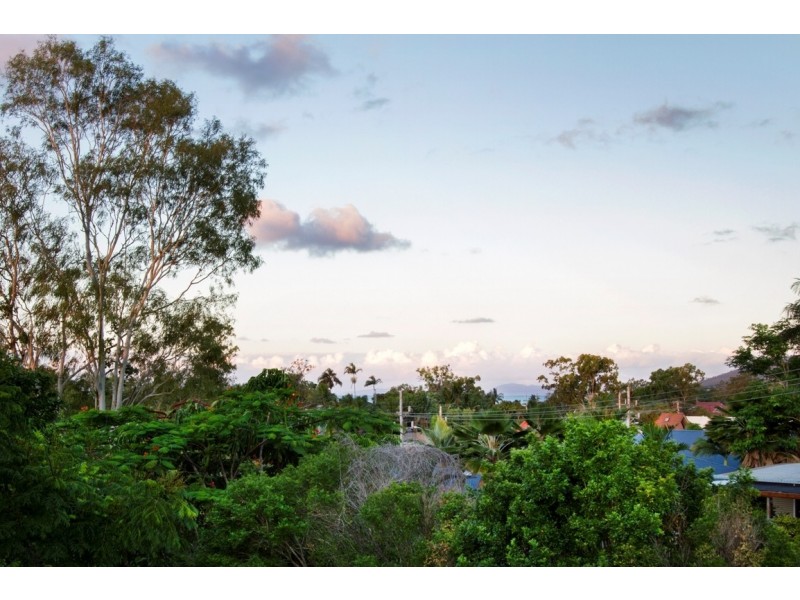 2 Wambiri Street, Cannonvale QLD 4802