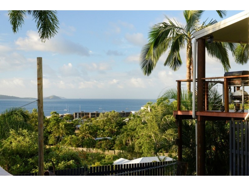 61 Eshelby Drive, Cannonvale QLD 4802