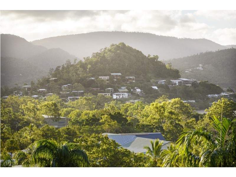 61 Eshelby Drive, Cannonvale QLD 4802