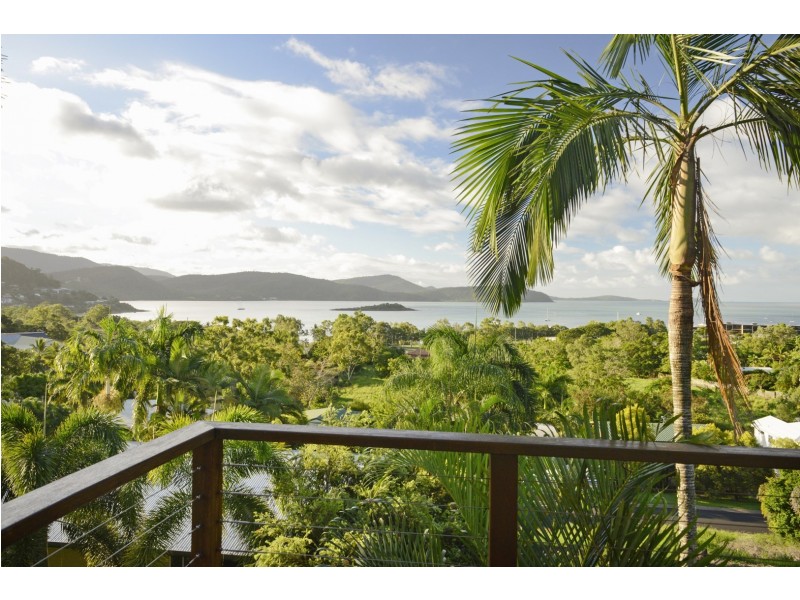 61 Eshelby Drive, Cannonvale QLD 4802