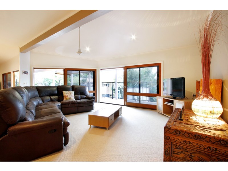 8 Arundel Court, Cannonvale QLD 4802