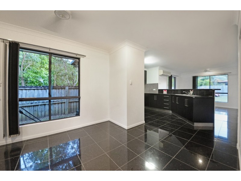 2/32 Banksia Avenue, Cannonvale QLD 4802