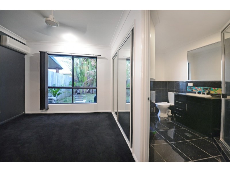 2/32 Banksia Avenue, Cannonvale QLD 4802