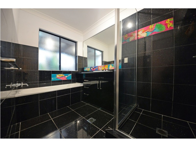 2/32 Banksia Avenue, Cannonvale QLD 4802