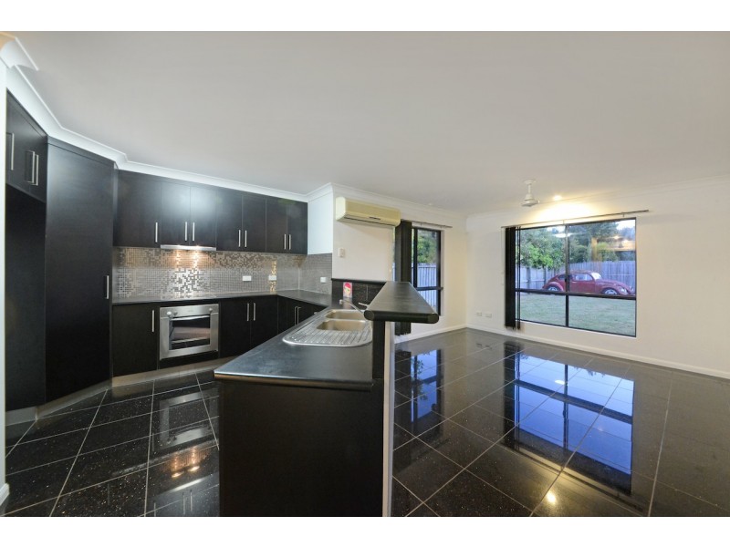 2/32 Banksia Avenue, Cannonvale QLD 4802