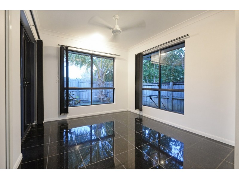 2/32 Banksia Avenue, Cannonvale QLD 4802