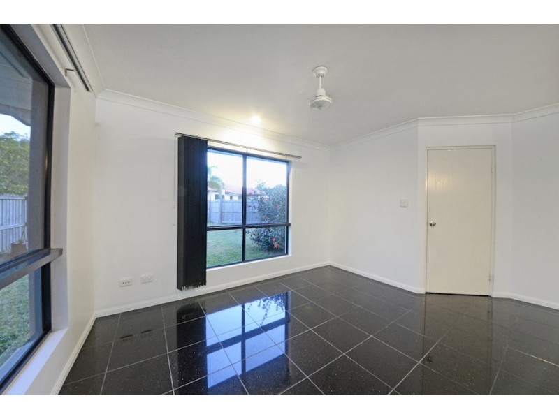 2/32 Banksia Avenue, Cannonvale QLD 4802