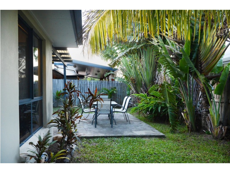 2/32 Banksia Avenue, Cannonvale QLD 4802