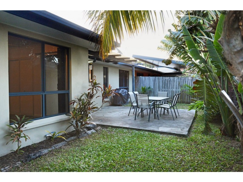 2/32 Banksia Avenue, Cannonvale QLD 4802