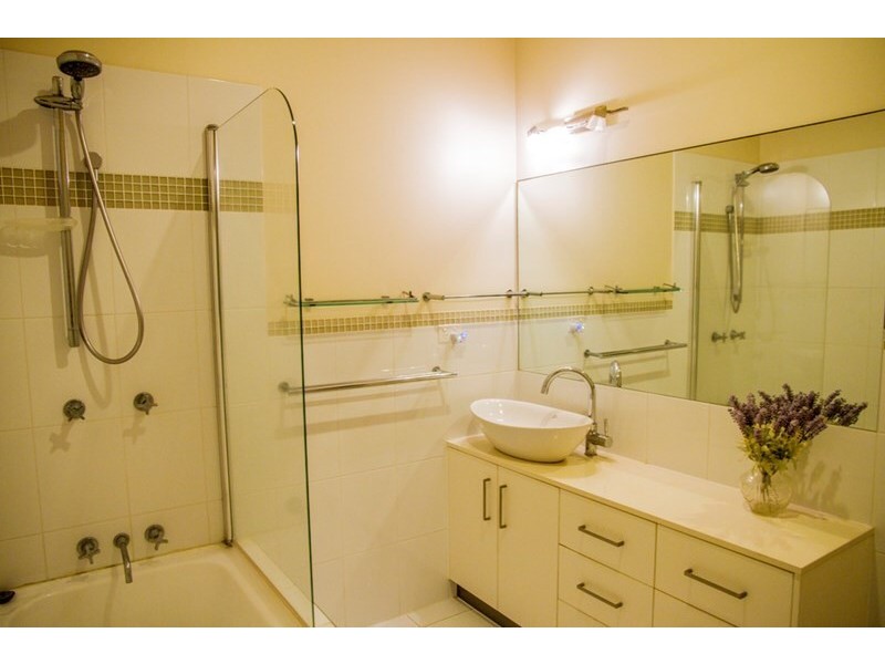 48 Valley Drive, Cannonvale QLD 4802