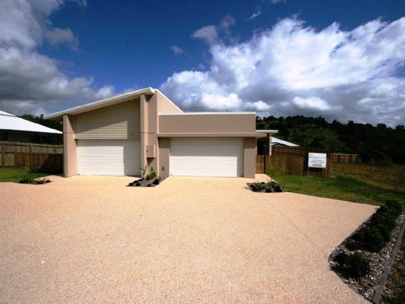 2/61 Endeavour Circuit, Cannonvale QLD 4802