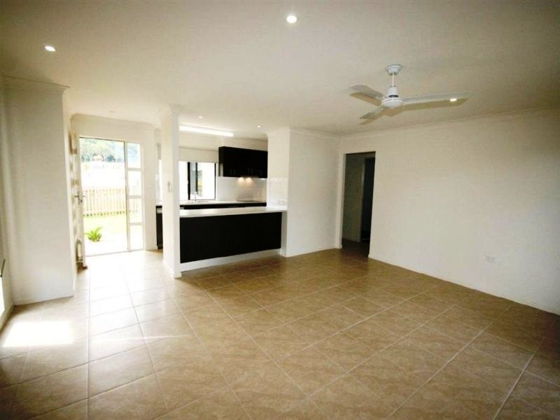 2/61 Endeavour Circuit, Cannonvale QLD 4802