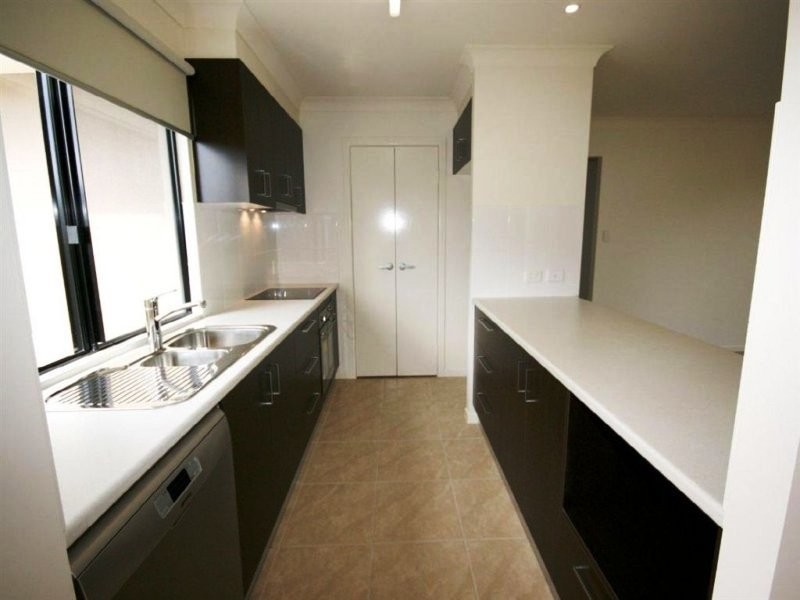 2/61 Endeavour Circuit, Cannonvale QLD 4802