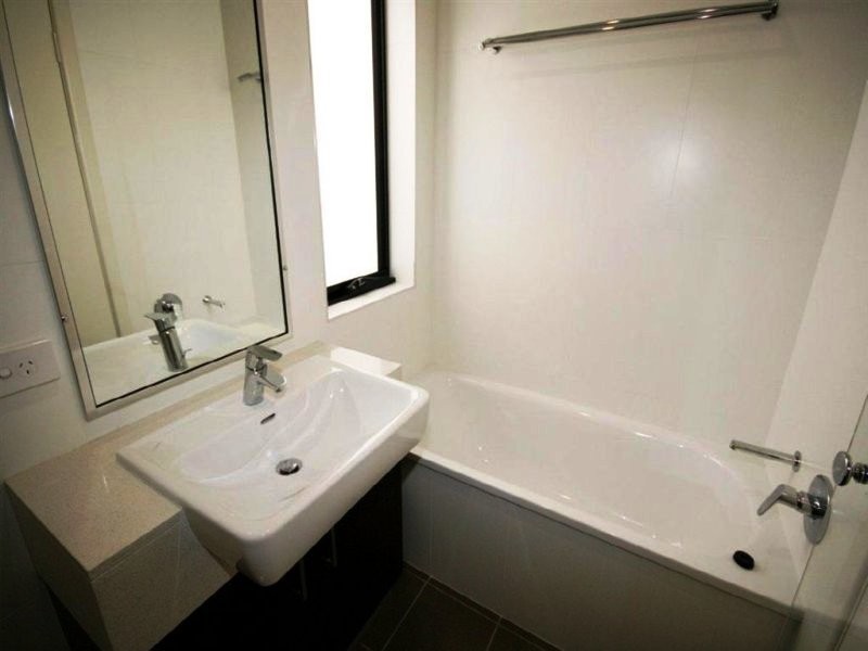 2/61 Endeavour Circuit, Cannonvale QLD 4802