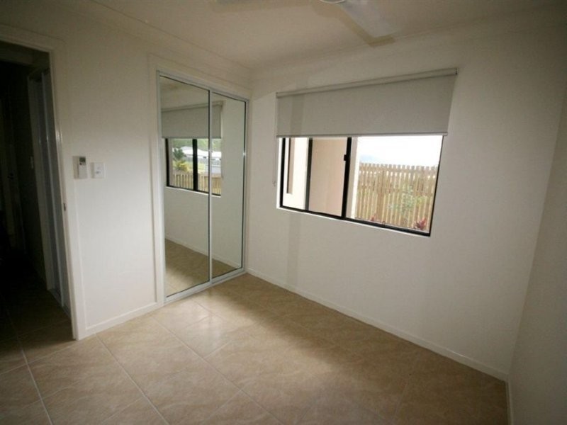 2/61 Endeavour Circuit, Cannonvale QLD 4802