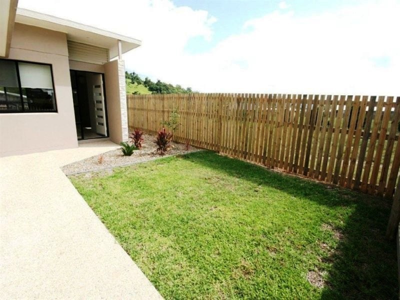 2/61 Endeavour Circuit, Cannonvale QLD 4802