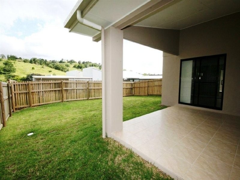 2/61 Endeavour Circuit, Cannonvale QLD 4802