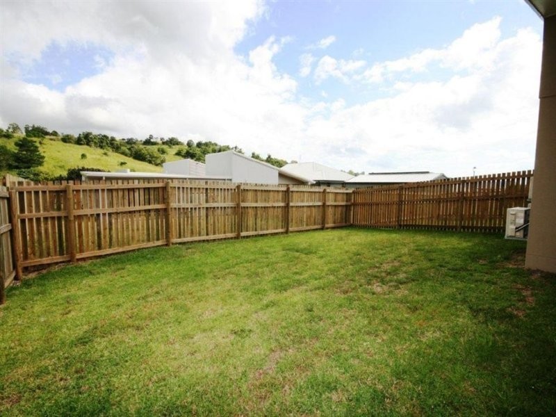 2/61 Endeavour Circuit, Cannonvale QLD 4802