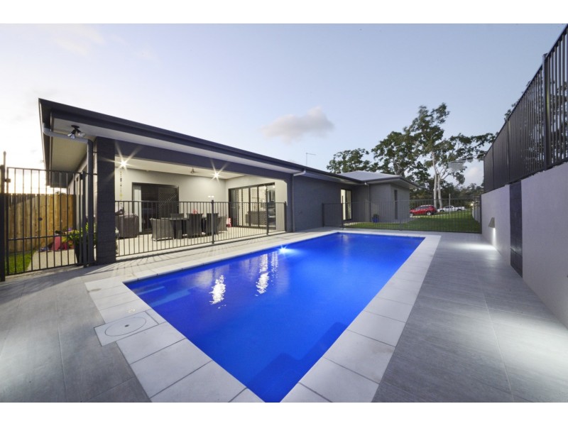 68 Valley Drive, Cannonvale QLD 4802