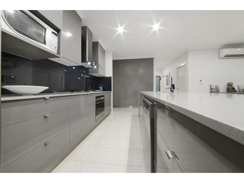 68 Valley Drive, Cannonvale QLD 4802