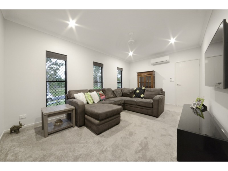 68 Valley Drive, Cannonvale QLD 4802