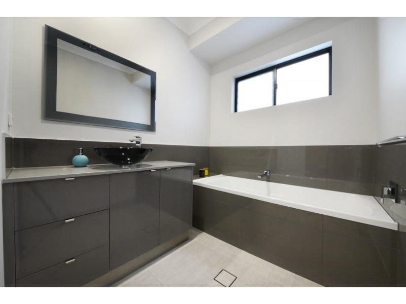 68 Valley Drive, Cannonvale QLD 4802