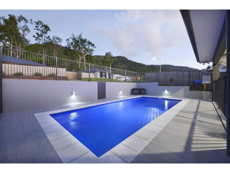 68 Valley Drive, Cannonvale QLD 4802