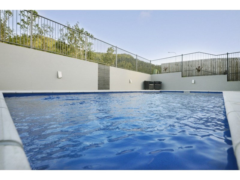 68 Valley Drive, Cannonvale QLD 4802