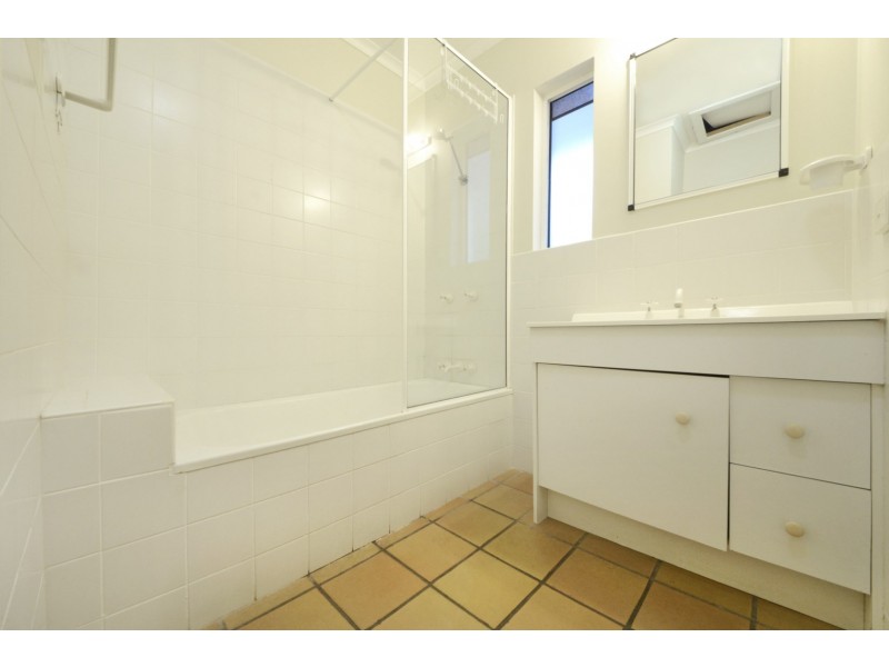 6/12 Eshelby Drive, Cannonvale QLD 4802