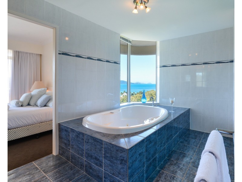 5/11 Yacht Harbour Tower, Marina Terrace, Hamilton Island QLD 4803