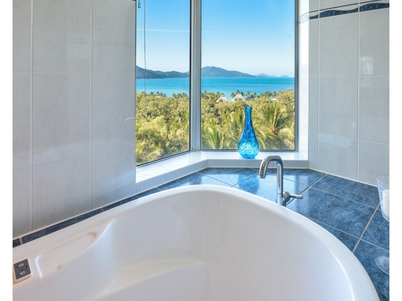 5/11 Yacht Harbour Tower, Marina Terrace, Hamilton Island QLD 4803