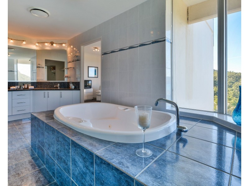 5/11 Yacht Harbour Tower, Marina Terrace, Hamilton Island QLD 4803