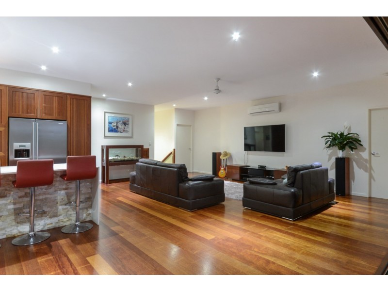 10 Beth Court, Cannonvale QLD 4802