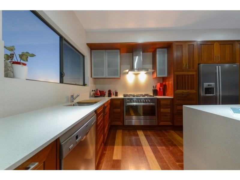 10 Beth Court, Cannonvale QLD 4802