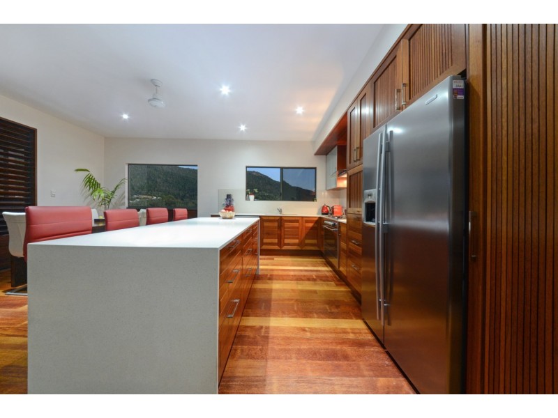 10 Beth Court, Cannonvale QLD 4802