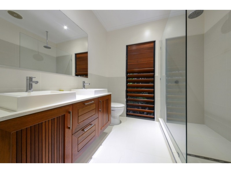 10 Beth Court, Cannonvale QLD 4802