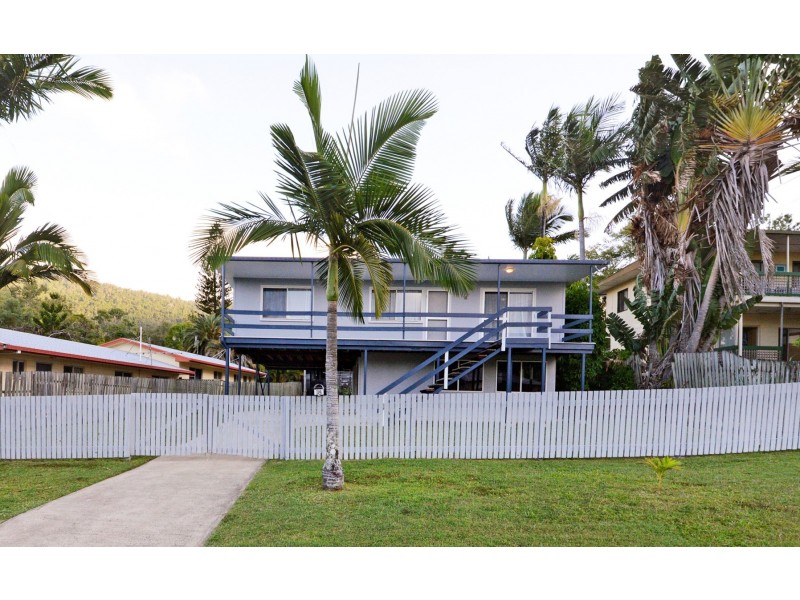 18 Balaka Street, Cannonvale QLD 4802