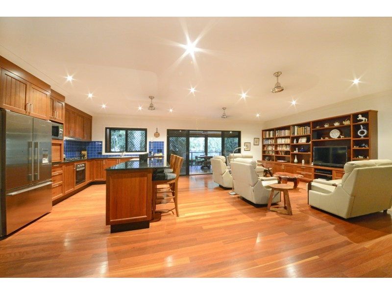 37 Eshelby Drive, Cannonvale QLD 4802