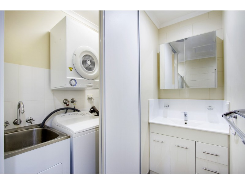 7/14 Island Drive, Cannonvale QLD 4802