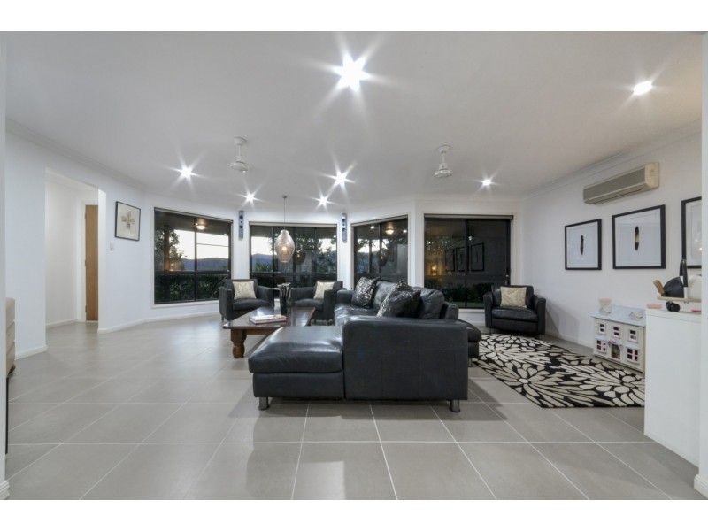 45 Kookaburra Drive, Cannonvale QLD 4802