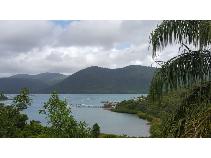 4 Harbour Avenue, Shute Harbour QLD 4802