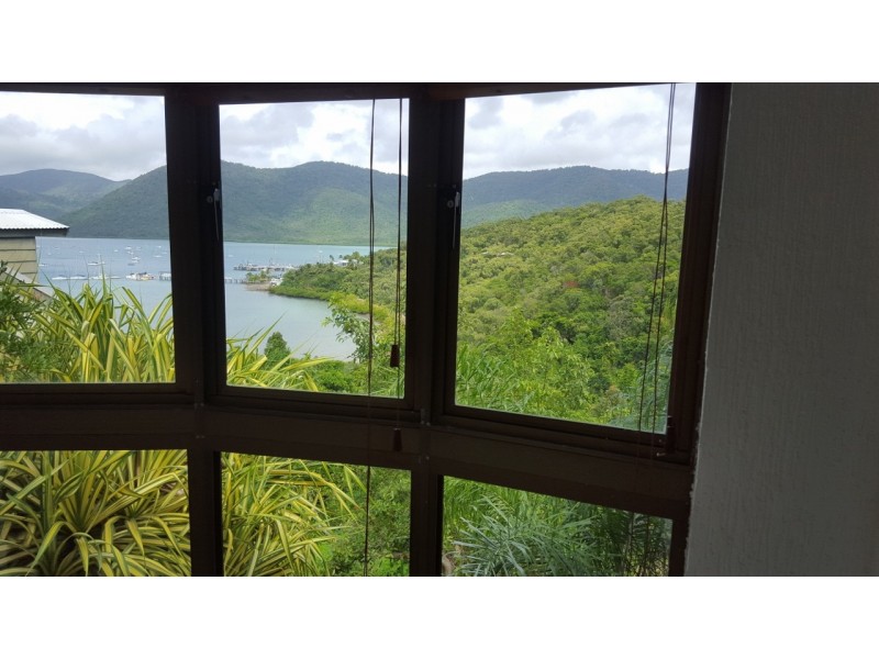 4 Harbour Avenue, Shute Harbour QLD 4802