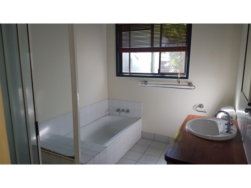 1/8 Warruga Street, Cannonvale QLD 4802