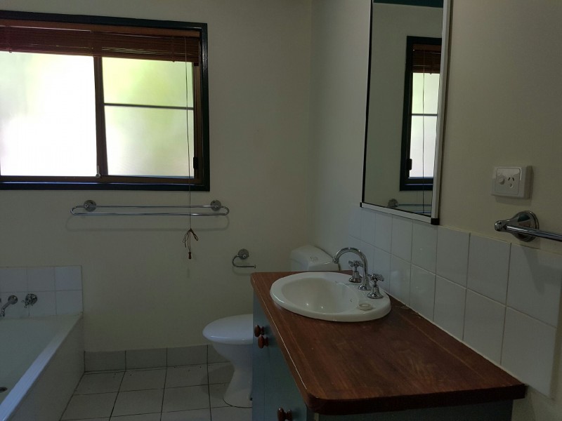 1/8 Warruga Street, Cannonvale QLD 4802