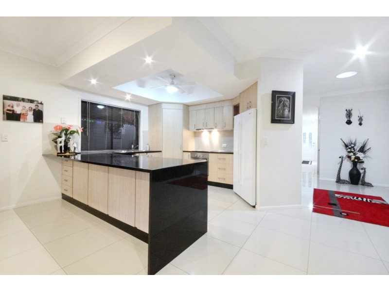 52 Valley Drive, Cannonvale QLD 4802