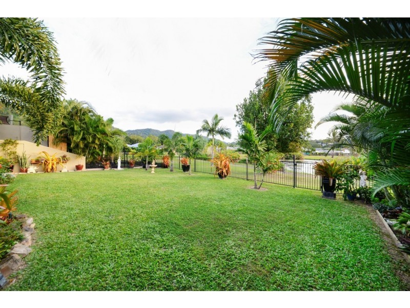 52 Valley Drive, Cannonvale QLD 4802