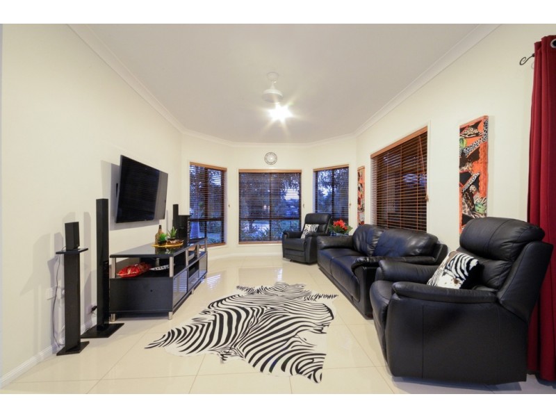 52 Valley Drive, Cannonvale QLD 4802
