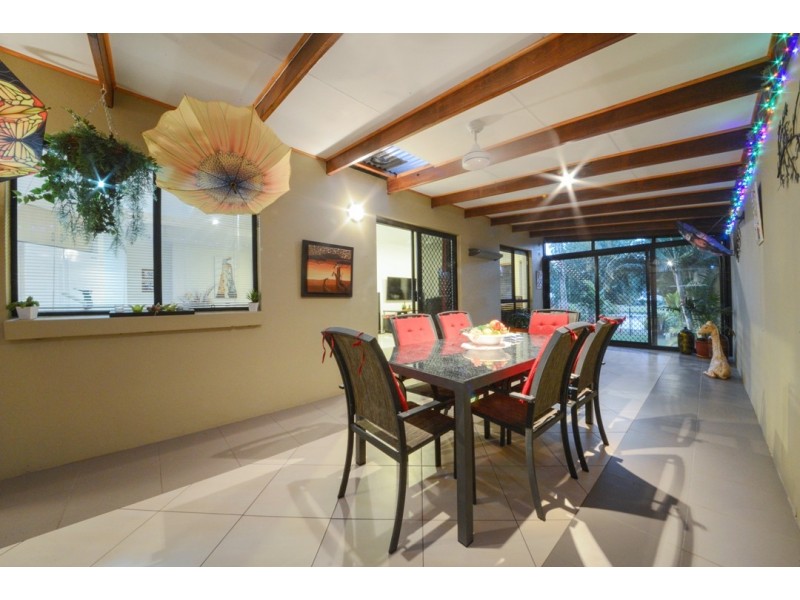 52 Valley Drive, Cannonvale QLD 4802